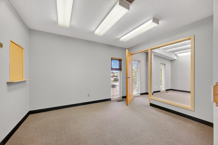 More Photos Of 5402 44 St, Lloydminster Freestanding For Sale