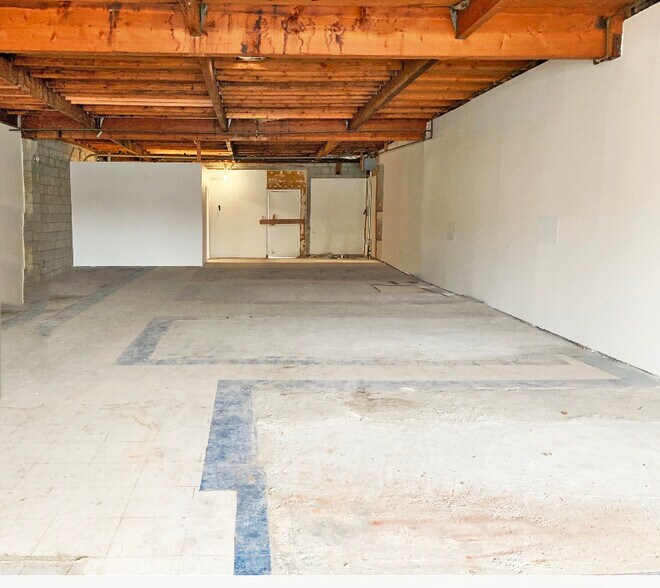 More Photos Of 7604-7628 Reseda Blvd, Reseda Unknown For Lease