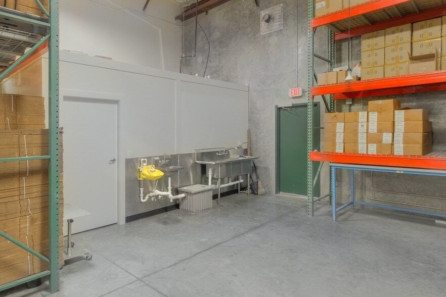 More Photos Of 1220 Biscayne Blvd, Deland Warehouse For Lease