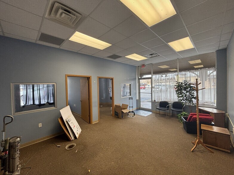 More Photos Of 304 E Jackson St, Willard Unknown For Lease