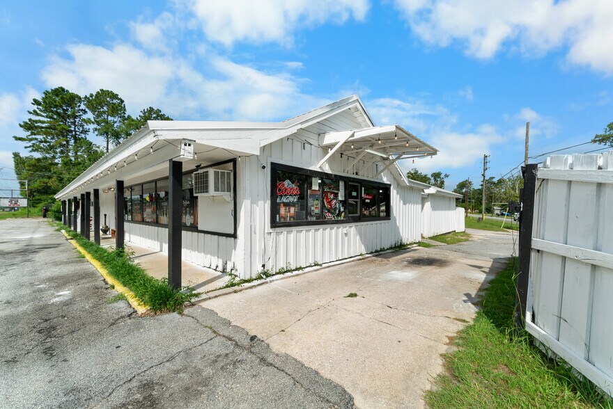 More Photos Of 512 S US Highway 301, Jesup Storefront For Sale