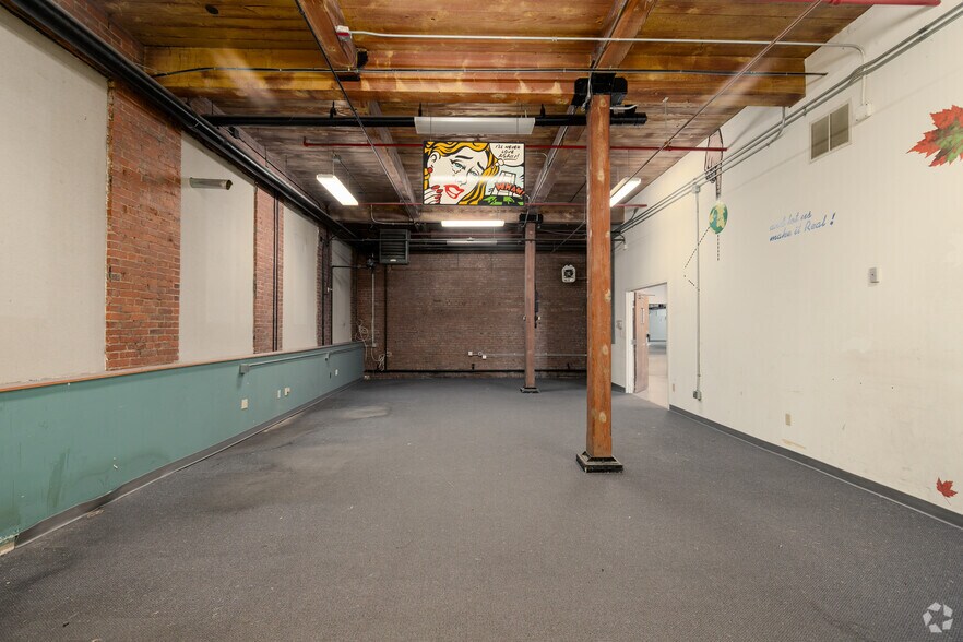 More Photos Of 650 Franklin Ave, Hartford Manufacturing For Sale