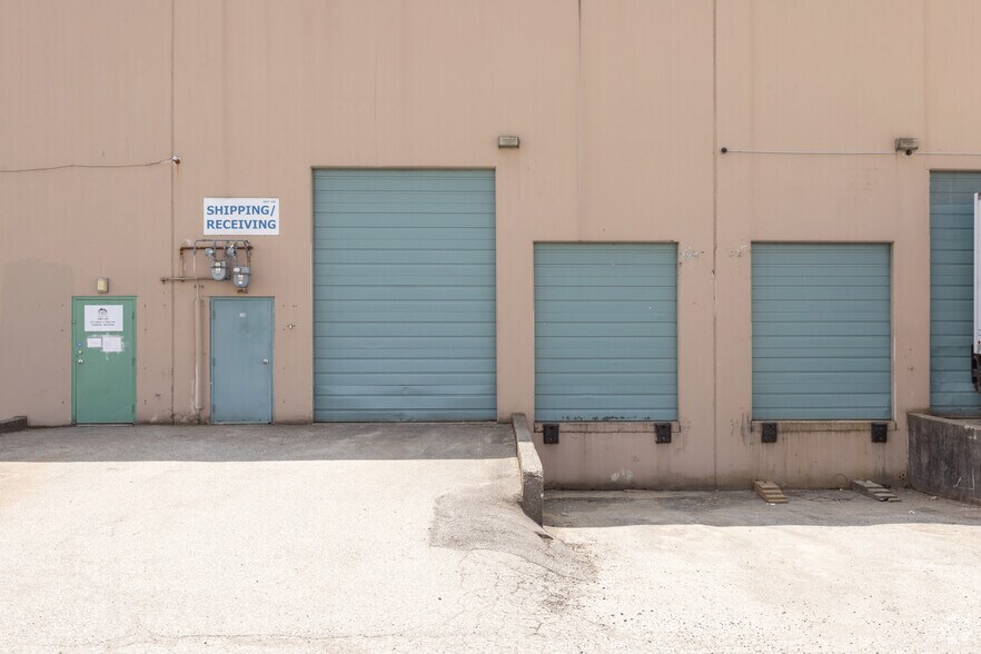 More Photos Of 1585 Broadway St, Port Coquitlam Warehouse For Lease