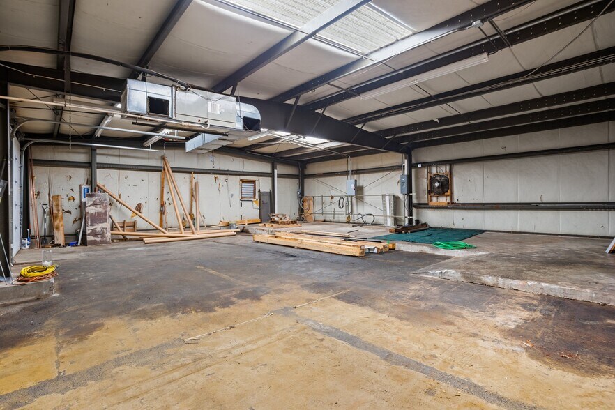 More Photos Of 157 Industrial Dr, King Warehouse For Lease