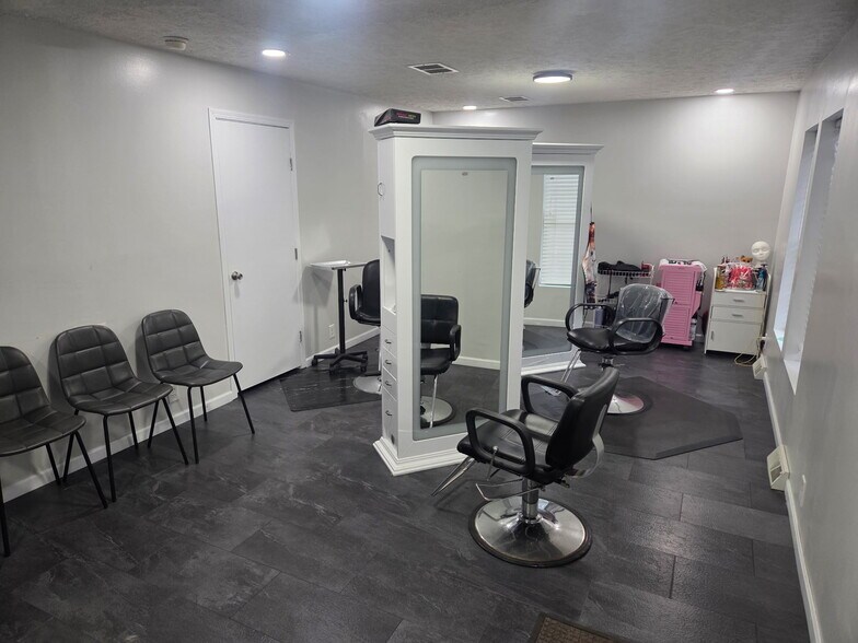 More Photos Of 402 5th St, New Haven Storefront For Sale