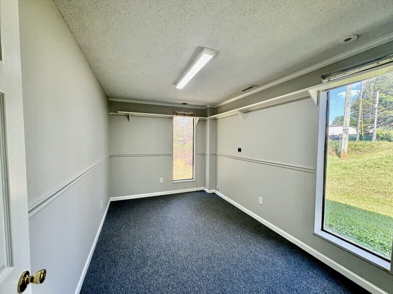 More Photos Of 4425 N Blackstock Rd, Spartanburg Warehouse For Lease