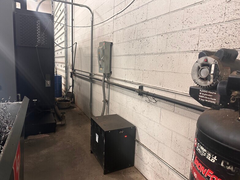 More Photos Of 3408 Busch Dr SW, Grandville Manufacturing For Sale