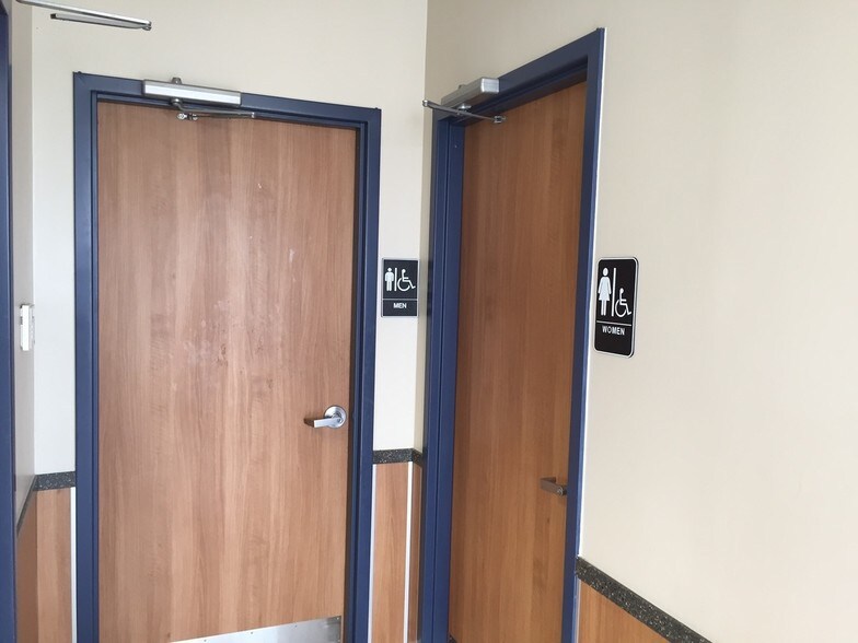 More Photos Of 1504 Ruth St, Sulphur Fast Food For Sale