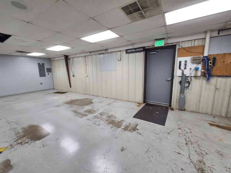 More Photos Of 7007 Trafalgar St, Fort Wayne Light Manufacturing For Lease