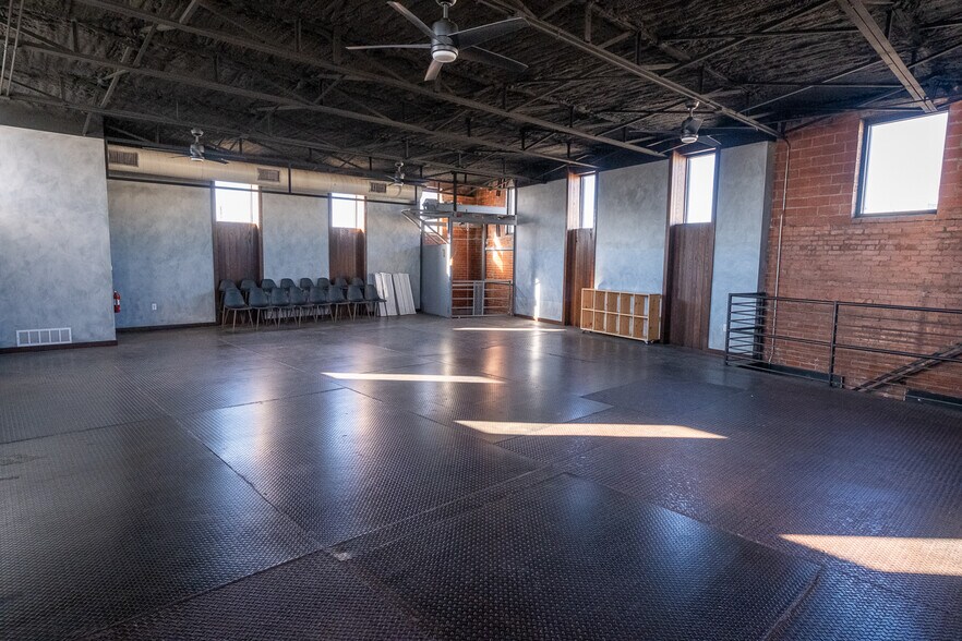 More Photos Of 5501 Thelin St, Fort Worth Warehouse For Lease