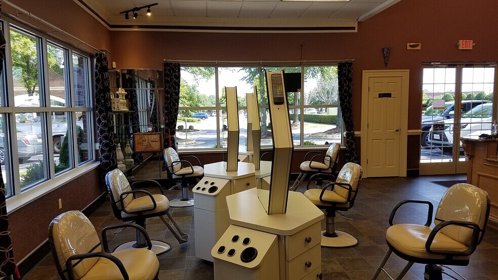 More Photos Of 1260-1272 Alverser Plz, Midlothian Storefront Retail Office For Lease