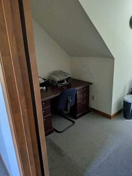 More Photos Of 380 Browns Ln, Coshocton Office For Lease