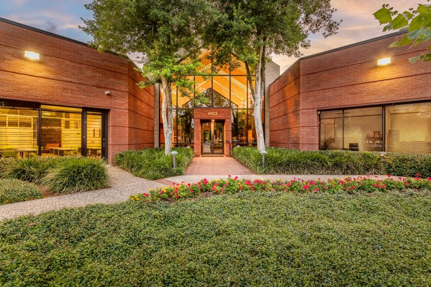 More Photos Of 6925 Portwest Dr, Houston Unknown For Lease