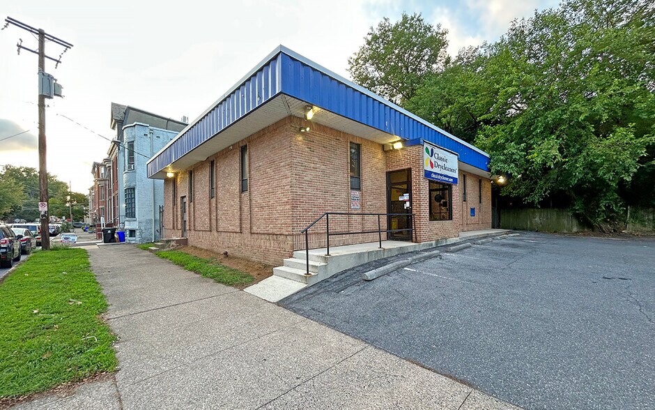 More Photos Of 1727 N 2nd St, Harrisburg Freestanding For Sale