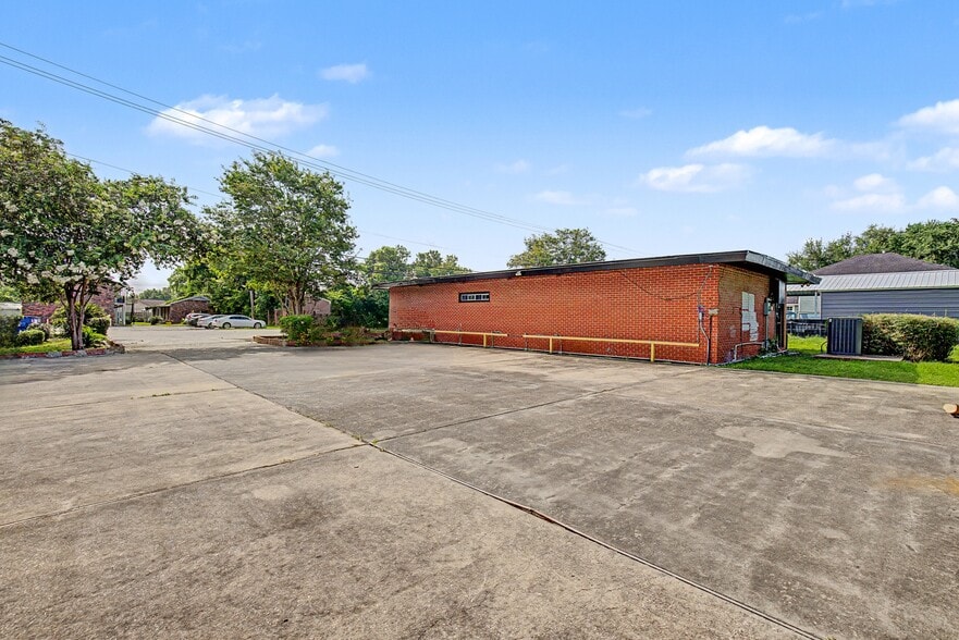 More Photos Of 1614 Holland St, Houston Office For Sale
