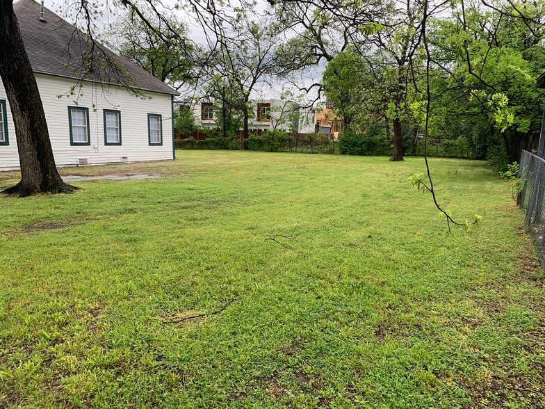 More Photos Of 4221-4225 Roseland Ave, Dallas Land For Sale