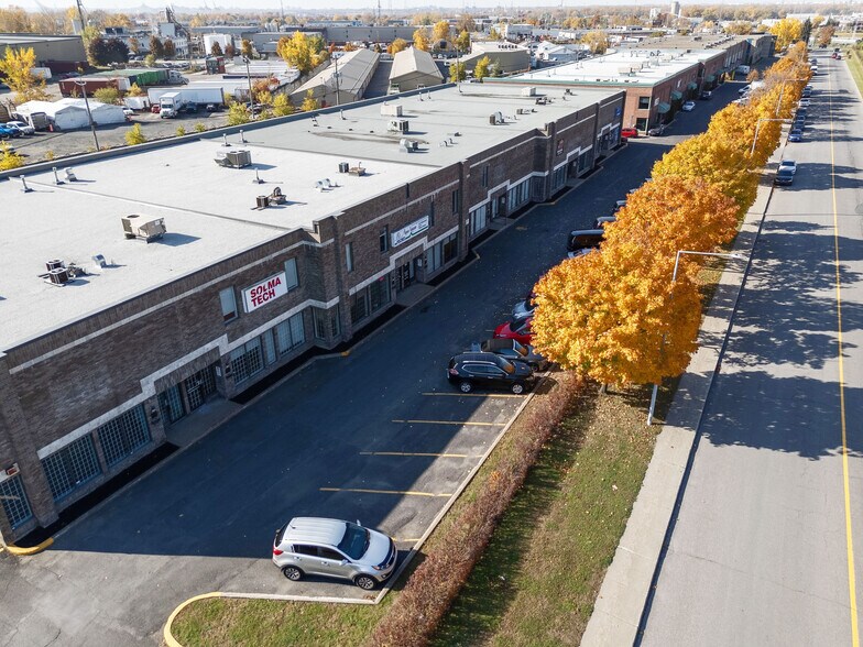 More Photos Of 908-926 Rue Jean-Neveu, Longueuil Warehouse For Lease