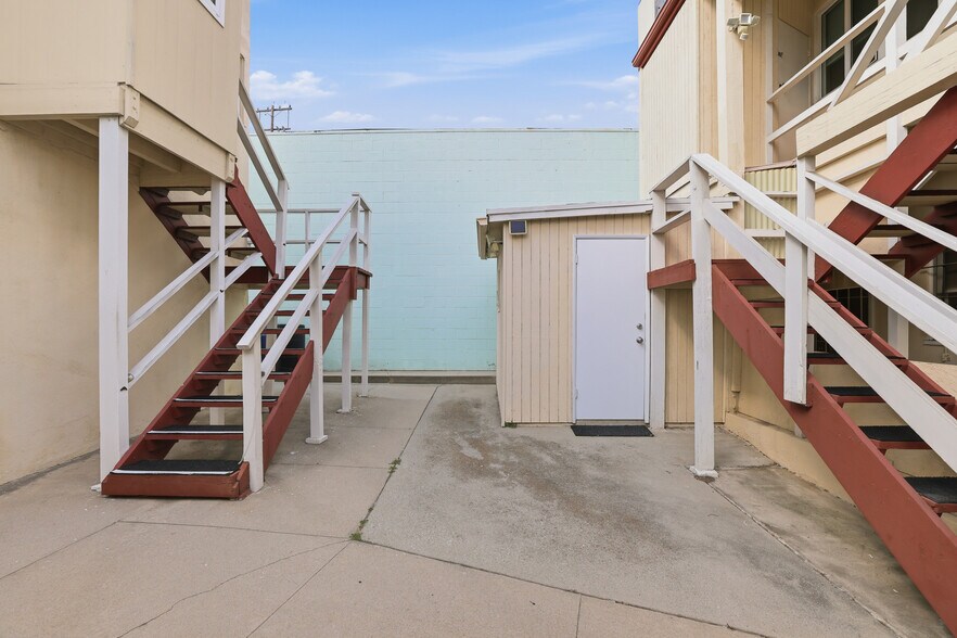 More Photos Of 3521 Ocean View Blvd, Glendale General Retail For Sale