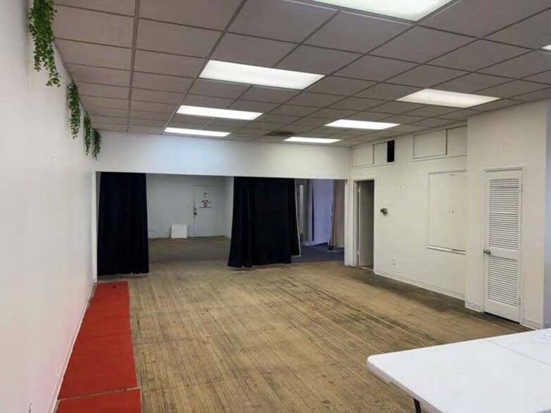 More Photos Of 7320 NE Sandy Blvd, Portland Storefront Retail Office For Lease