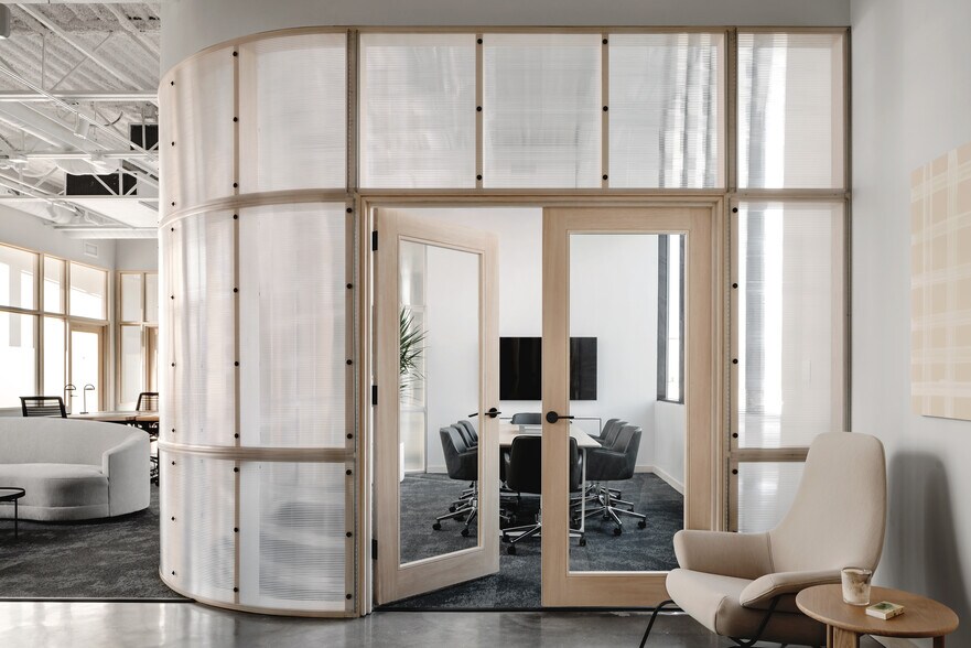 More Photos Of 2132 Bissonnet St, Houston Office For Lease