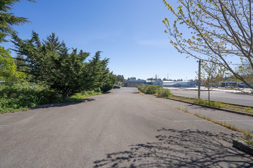 More Photos Of 1090 Newmark Ave, Coos Bay Land For Sale