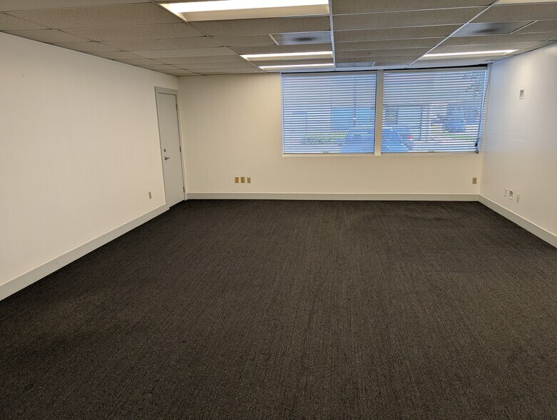 More Photos Of 6170 S 380 W, Salt Lake City Light Manufacturing For Lease