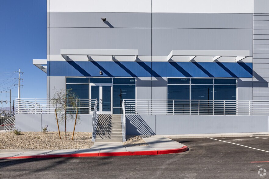 More Photos Of 5210 E Carey Ave, Las Vegas Distribution For Lease