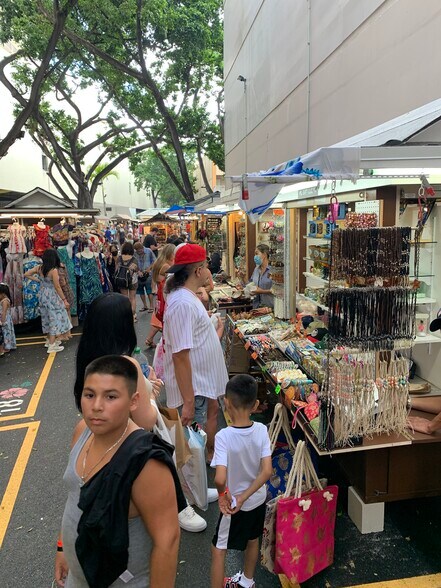 More Photos Of 5 Dukes Lane, Honolulu Storefront For Lease