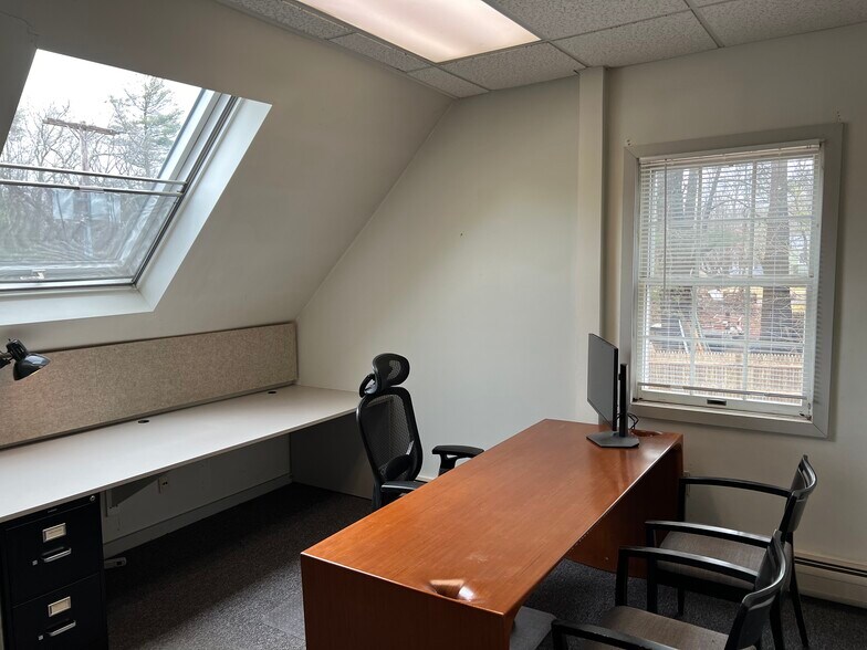 More Photos Of 9 Hale Spring Rd, Plaistow Manufacturing For Lease