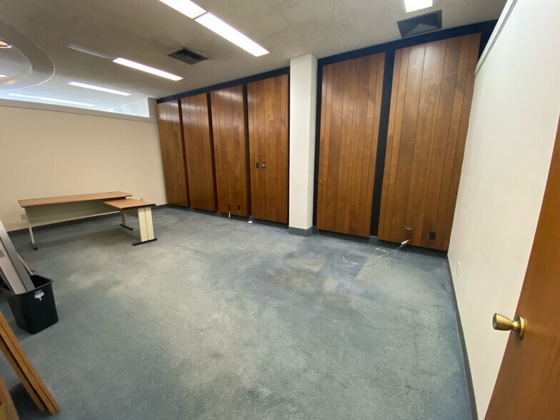 More Photos Of 20 Pearl St, Council Bluffs Office For Sale