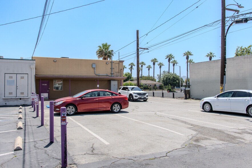 More Photos Of 215 S Citrus Ave, Covina Storefront For Lease