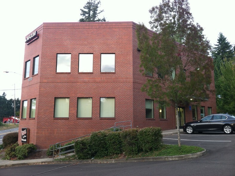 More Photos Of 11000 SW Barbur Blvd, Portland Office For Sale