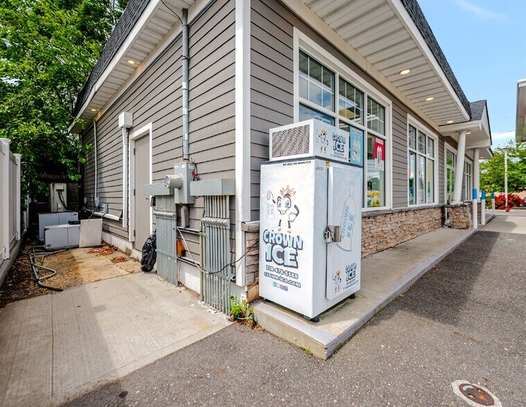 More Photos Of 566 Fulton St, Farmingdale Service Station For Sale