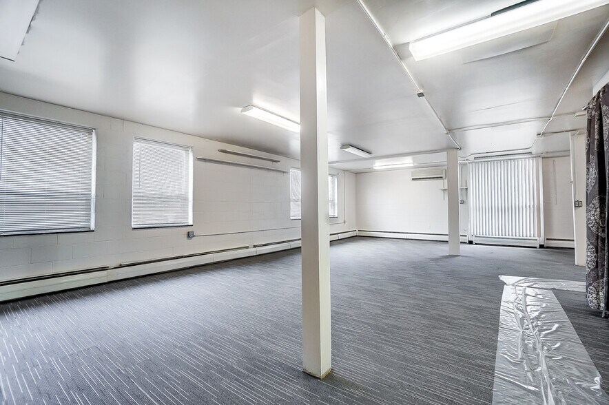 More Photos Of 1106 E High St, Springfield Schools For Sale