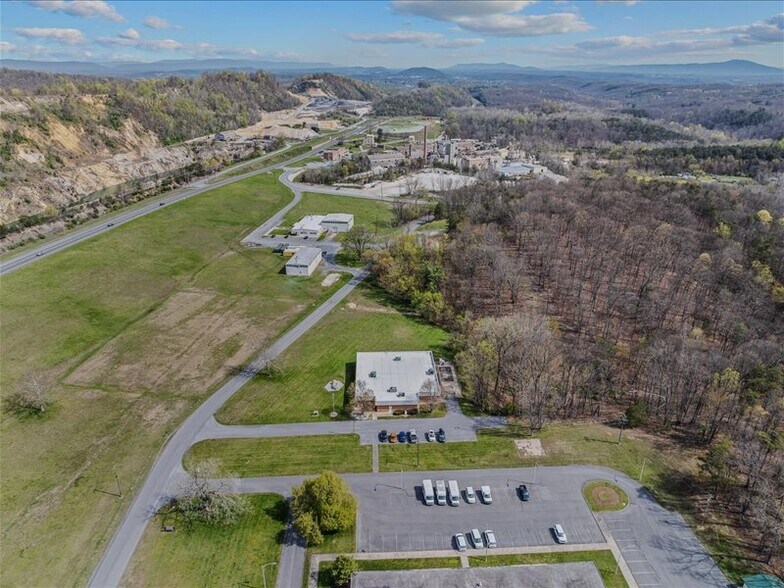 Primary Photo Of 204 Sand Mine Rd, Berkeley Springs Flex For Sale