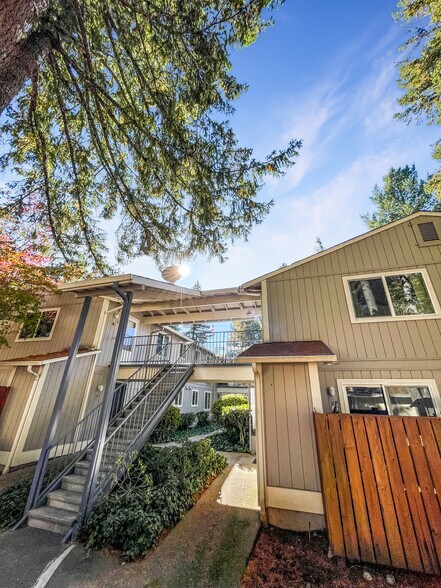 More Photos Of 510 Schumacher, Cave Junction Apartments For Sale