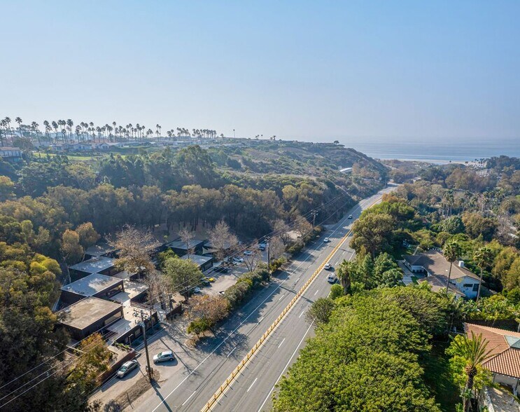 More Photos Of 29350 Pacific Coast Hwy, Malibu Office For Sale