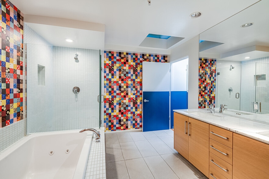 More Photos Of 2100 Abbot Kinney Blvd, Venice Office For Lease