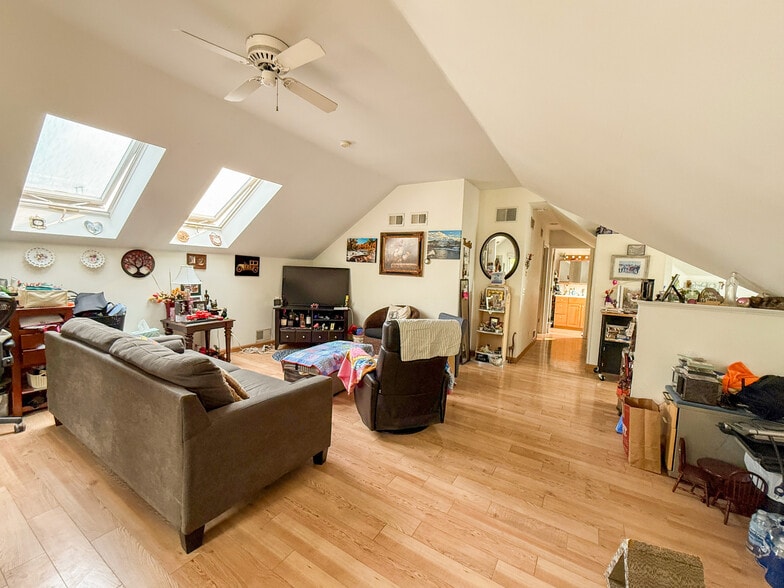 More Photos Of 208 N Waukegan Rd, Lake Bluff Apartments For Sale