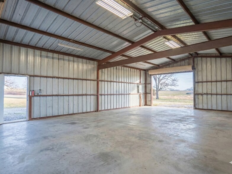 More Photos Of 1111 E 3rd St, Rockdale Land For Sale