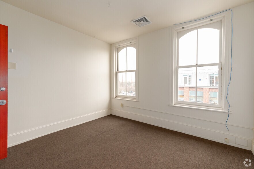 More Photos Of 439-451 S Broad St, Trenton Office For Lease