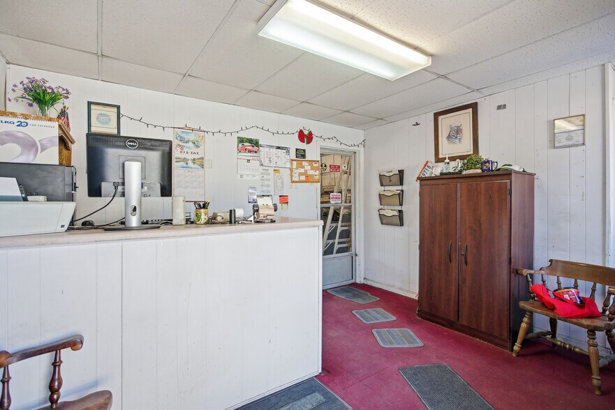 More Photos Of 1728 Old Central Rd, Central Industrial For Lease