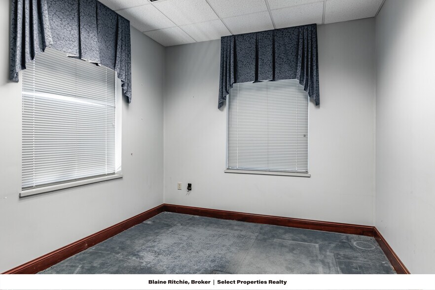 More Photos Of 1397 Elizabeth Pike, Mineral Wells Bank For Lease