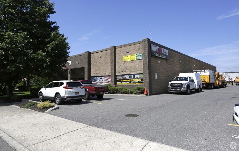 More Photos Of 65-79 E Jefryn Blvd, Deer Park Warehouse For Sale