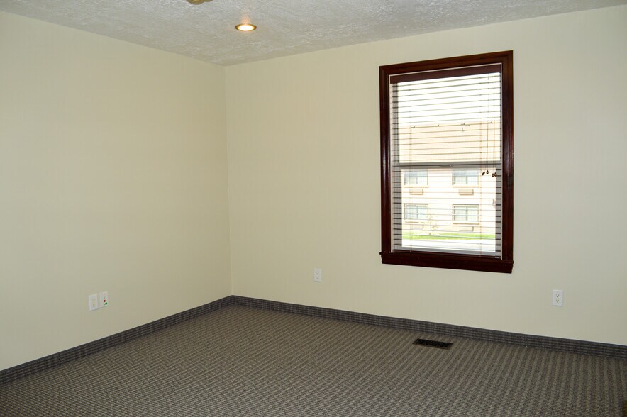 More Photos Of 460 E 1000 N, North Salt Lake Office Residential For Lease