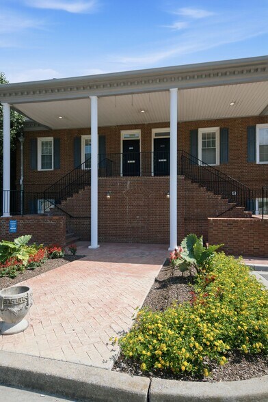 More Photos Of 5046 Thoroughbred Ln, Brentwood Loft Creative Space For Lease