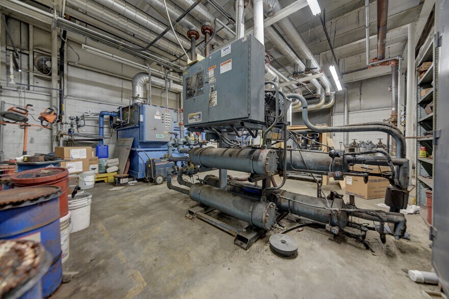 More Photos Of 1901 Longwood Dr, Brenham Manufacturing For Sale