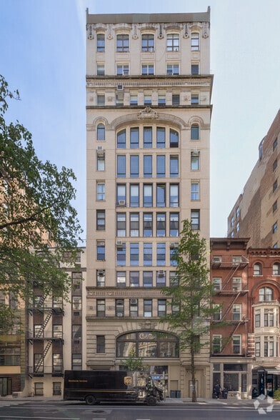 More Photos Of 40-42 W 17th St, New York Apartments For Lease