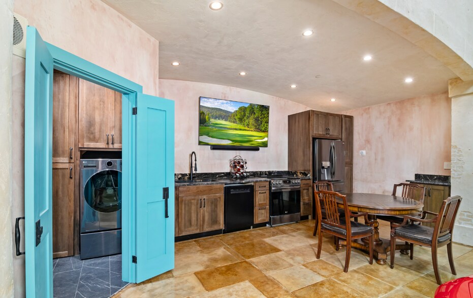 More Photos Of 7231 Stonewall Bnd, San Antonio Flex For Sale