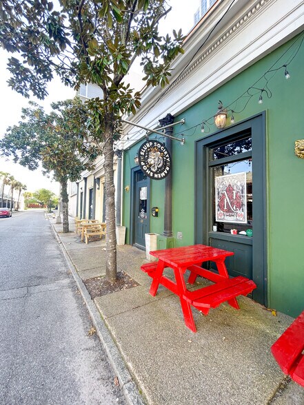 More Photos Of 69 St Michael St, Mobile Restaurant For Lease